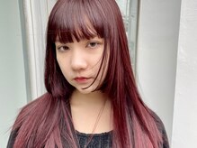 計算されつくしたデザインカラーで大好評。透け感のある寒色系から暖色系、ブリーチデザインまで自由自在！