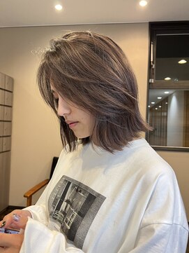 シン カフネ(Shin Kafune) 柔らかいくすみブラウン