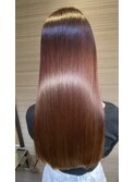 グロスカラーの艶感と水素の潤いで絹髪になります