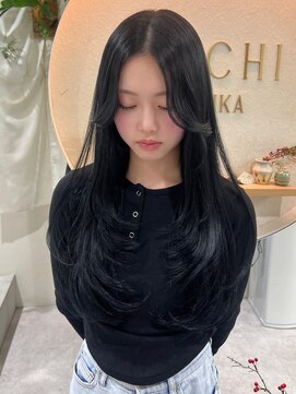 ハチ(HACHI) 後ろから見たら艶ヘア、前から見るとザクザクレイヤー