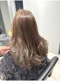 ロングヘア/海外レイヤー/レイヤースタイル/ベージュカラー