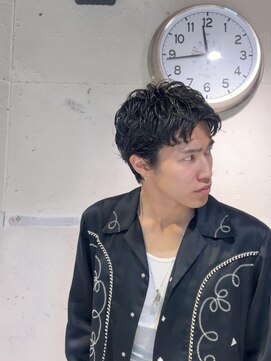 フランクスバーバーザスタンド(Frank’s barber the stand) 刈り上げセンターパート/波巻きツイストスパイラル/飯田橋