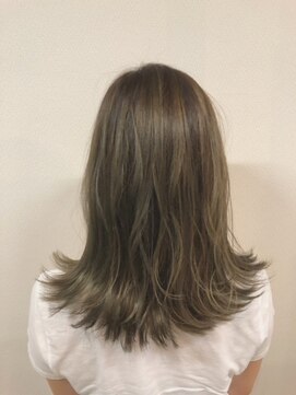 ヘアハウス ルアナ(Hair House Luana by NYNY) 外国人風ハイライトグレージュ☆