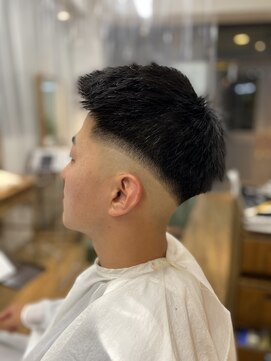 アンダーバーホワイトモデ 河内長野(_WHITE mode) ☆ 大人気スキンフェード