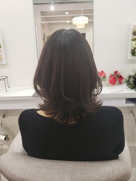 エレラビューティー(ELERA beauty) くびれミディアム×透明感カラー