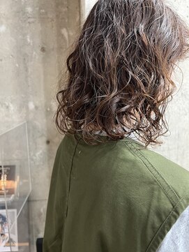 イデア(idea) ミディアムレイヤーカット/ミディアムパーマ/日比野未奈