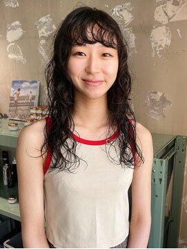 ロジ(loji) ロングヘアと、ラフなウェーブパーマ