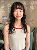 ロングヘアと、ラフなウェーブパーマ