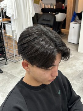 レボ(Revo) 手ぐしでまとまるセンターパート