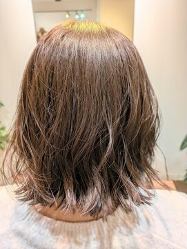 トコトワ(tocotowa) ベージュカラー×レイヤー×ボブスタイル