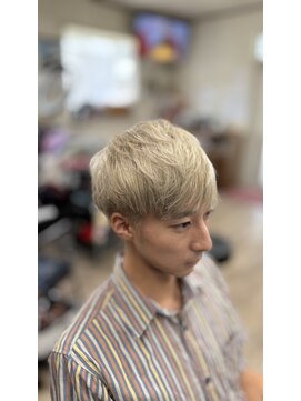 美容室リュミエール ハイトーンショート