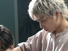 『髪型で生き方を変える』美容院の概念を変え、お客様には"人生が変わる髪型"を最高の技術で届けます。