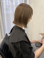 オウル(Owll)&nbsp;◆◇透明感オリーブベージュ　外ハネ切りっぱなしボブ◇◆