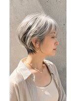 ヴィヴァーシャス(viva cious)&nbsp;グレイヘアを活かした大人のショートヘア50代60代白髪染め
