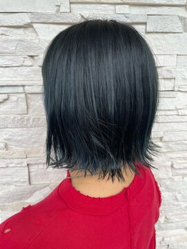 トータルビューティサロン シェリ(total beauty salon cheri) ディープブルー×外ハネミニボブ