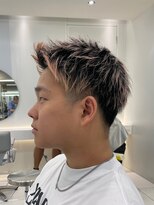 アールプラスヘアサロン(ar+ hair salon)&nbsp;サーモンピンクメッシュ アップバング