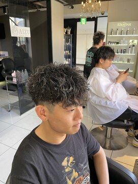 アイズ 海老名(AIZU) スペインカール ハイライト ブリーチ ツイストスパイラル