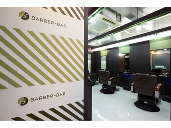バーバーバー 八広(BARBER-BAR)の写真/4席の男性専用サロン。人が多い店舗や騒がしい店舗が苦手な方も,きっとお寛ぎいただけます<メンズサロン>