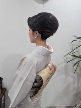 プティクローシェ バイ クオーレ(petite cloche by CUORE) 夜会巻き