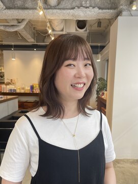 柔らかブラウン×ふんわりレイヤーミディ