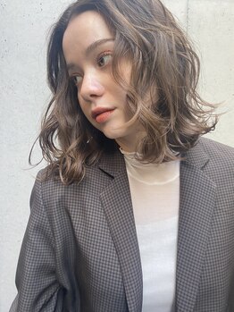 レオニード 表参道(LEONID)の写真/サロンでの仕上がりが自宅でも再現できる♪再現性の高いカットで毎日のスタイリングも楽々♪