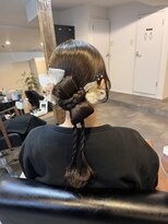 スリー(three)&nbsp;ヘアセット　ヘアアレンジ　リボン