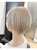 ハイトーン×ショートボブ