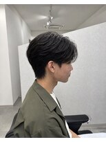 リュー(Lieu)&nbsp;刈り上げない韓国風センターパート｜くせ毛を活かしたカット
