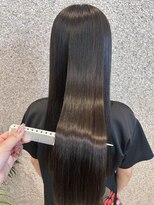 ベルフェミンミエル&nbsp;ツヤ感たっぷりストレートヘア