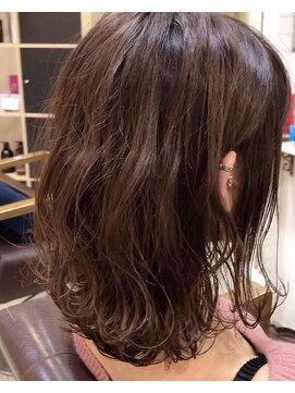 ラグーナ(Laguna) 切りっぱなしボブ　波巻き