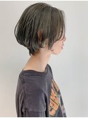 ショートボブ、オリーブベージュ、マット、ハンサムショート