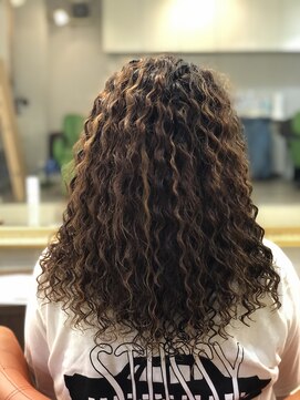 ボンビィヴァン(bon-vivant) 大分/府内町/スパイラルパーマ/波状ウェーブ