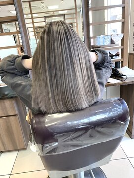 ヘアークリアー 獨協大学前店 バレイヤージュ×グレー系カラー