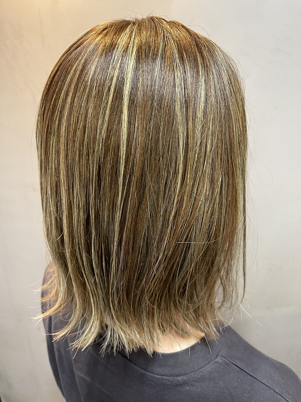 脱白髪染めハイライト】白髪率30% オリーブアッシュ：L185864462｜バジ