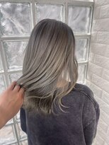 ロア 中目黒(loa)&nbsp;レイヤーロング/グレーベージュ/黒髪/前髪パーマ[中目黒]