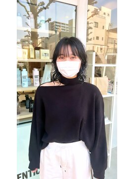 シュプール(SPUR) ニュアンスパーマミディ×シースルーバング×黒髪暗髪