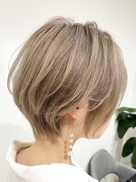 アイズ(I's) ハイトーンショート×くびれ×透明感カラー×20代30代40代50代