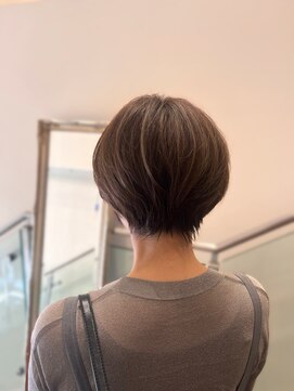 ビュートリアム 梅田(BEAUTRIUM) 丸みショート/白髪ぼかし/ハイライト/ベージュ