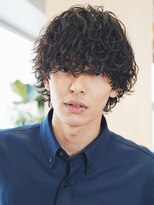 原宿センターパートウルフカットシャドウパーマゆるめ黒髪 20代