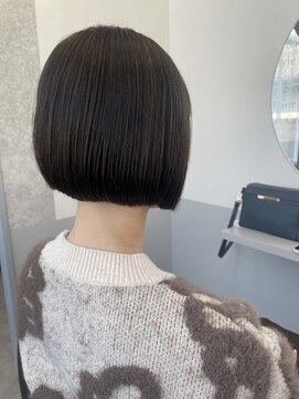 トッカ 茨木(tocca) モードな大人の切りっぱなしボブ×艶めくダークグレー