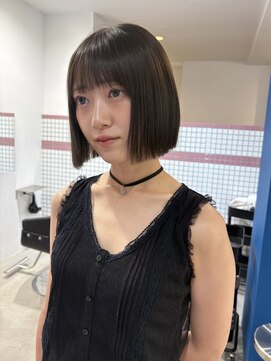 シイ(SIE) パツッと切りっぱなしボブ×暗めほんのりオリーブベージュ♪