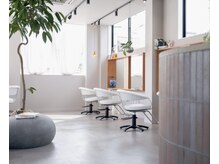 シャルム バイ ルチア(Charme by Luccica)の雰囲気（店内雰囲気ミッドセンチュリーな空間をイメージしてます。）