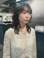 クイン(qin)&nbsp;ミディアムレイヤーリラックスパーマ