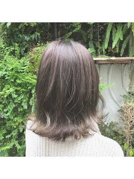 レジーロ (Regilo) REGILO『オリーブグレージュカラー』×外はねミディ♪