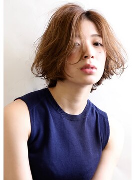 ルーシー(Lucy) センターパートボブ