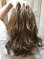 ビューティルーム セブラス(SEVLUS)&nbsp;ブリーチなしのシャンパンゴールドカラー SEVLUS×読売ランド前