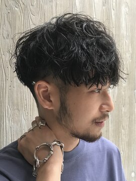 フィフス(fifth) フェザーマッシュツイストパーマソフトツーブロックコンマヘア