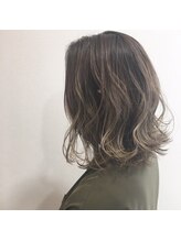 オズギュルヘア(Ozgur hair) 切りっぱなしボブ×グラデーションカラー