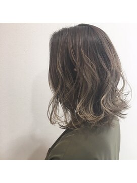 オズギュルヘア(Ozgur hair) 切りっぱなしボブ×グラデーションカラー
