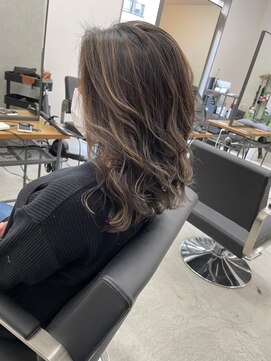 エイル 茶屋町(Eir) 【ハイライト】【ブリーチ】【トリートメント】【髪質改善】